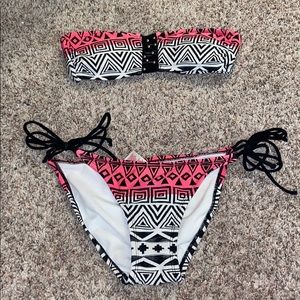 xhillhilaration bikini set (never worn)